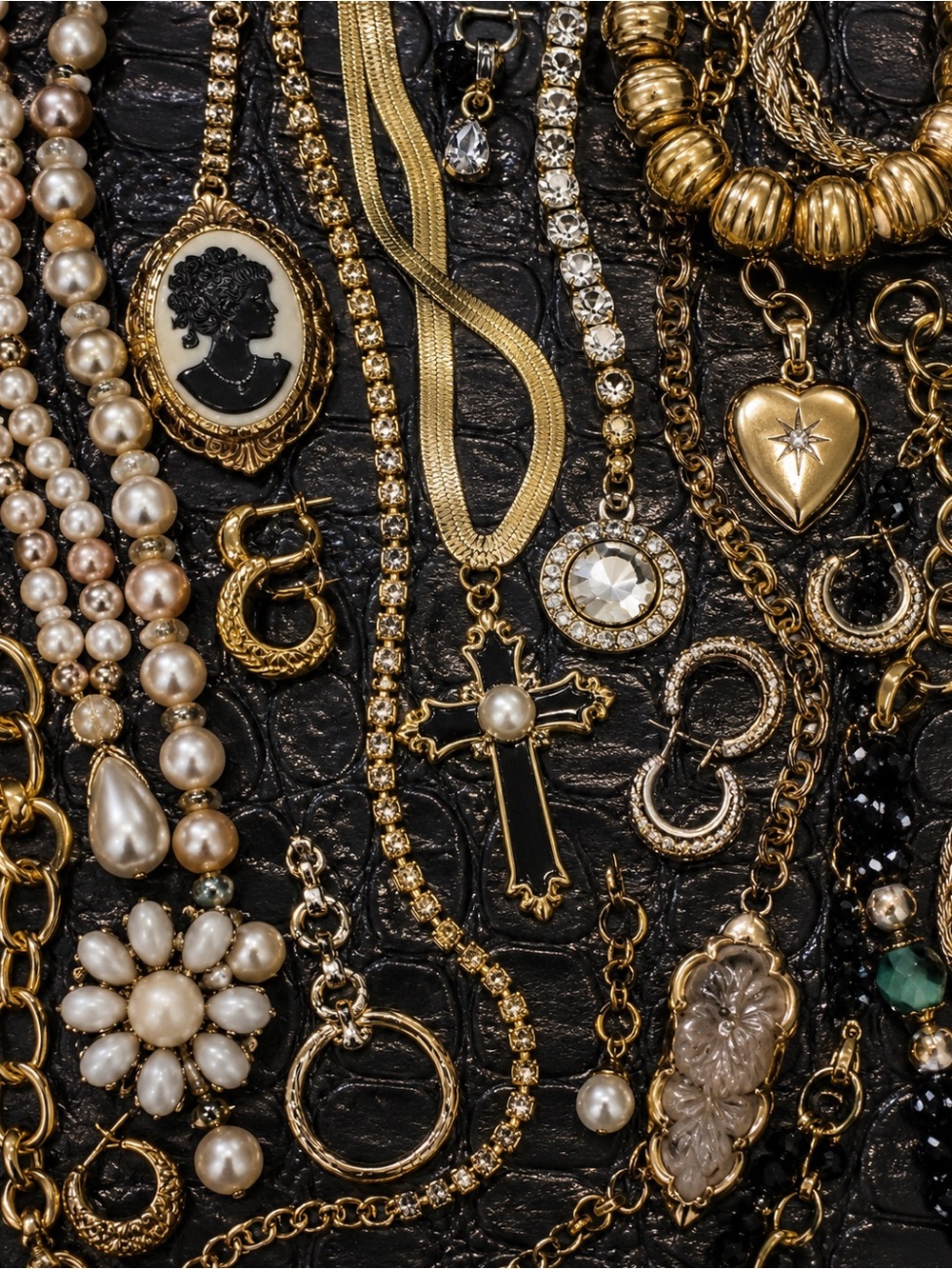 👑 Estate Sale Treasure Box™ | 1 LB Curated Vintage Jewelry Collection - Picture 5 of 10